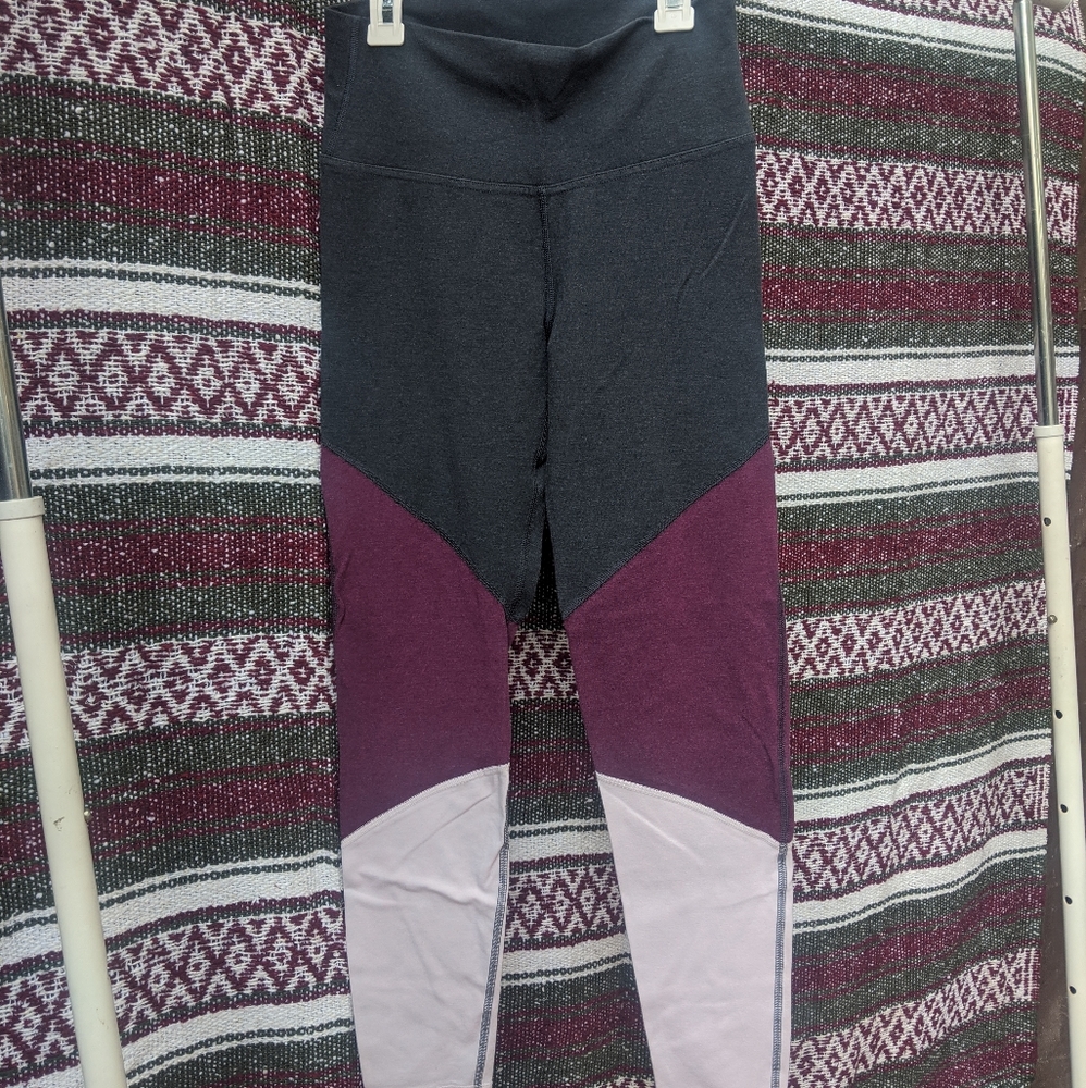 5/$25 OLD NAVY ACTIVE LEGGINGS